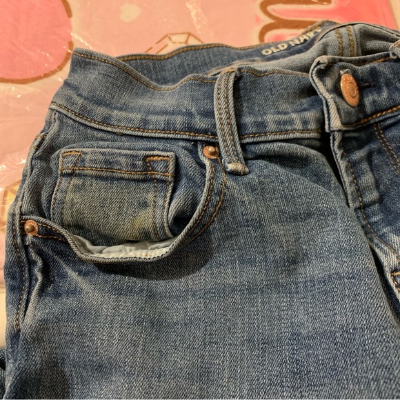 Old Navy Curvy Profile Mid Rise Stretchy Jeans - Picture 6 of 11